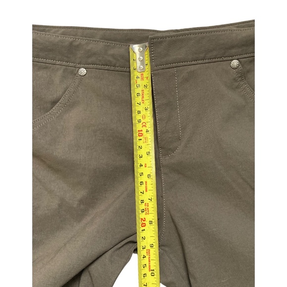 Athleta Nylon Hiking Commuter Capri Pants Long Shorts Brown Women's Size 10 - Picture 5 of 7